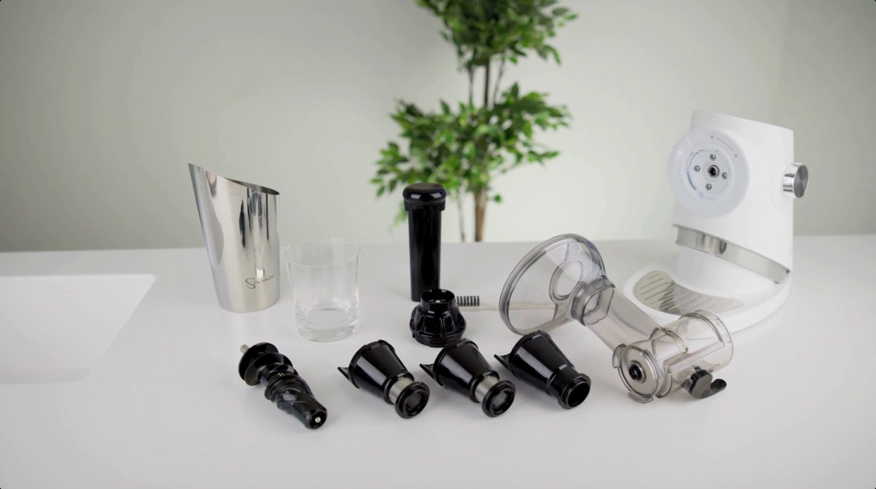 zobacz wyciskarkę wolnoobrotową Sana 727 Supreme w akcji. Najlepsza wyciskarka wolnoobrotowa do włóknistych składników